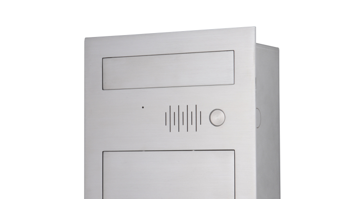 Dettaglio cassetta della posta luxury da esterno ad incasso e ad apertura frontale, modello Norman MA18010 by Mylbox, compatibile con citofoni Elvox.