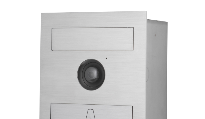 Dettaglio videocitofono Gio MA17810 con cassetta postale da incasso Mylbox, dal design minimal e compatibile con videocitofono Vimar.