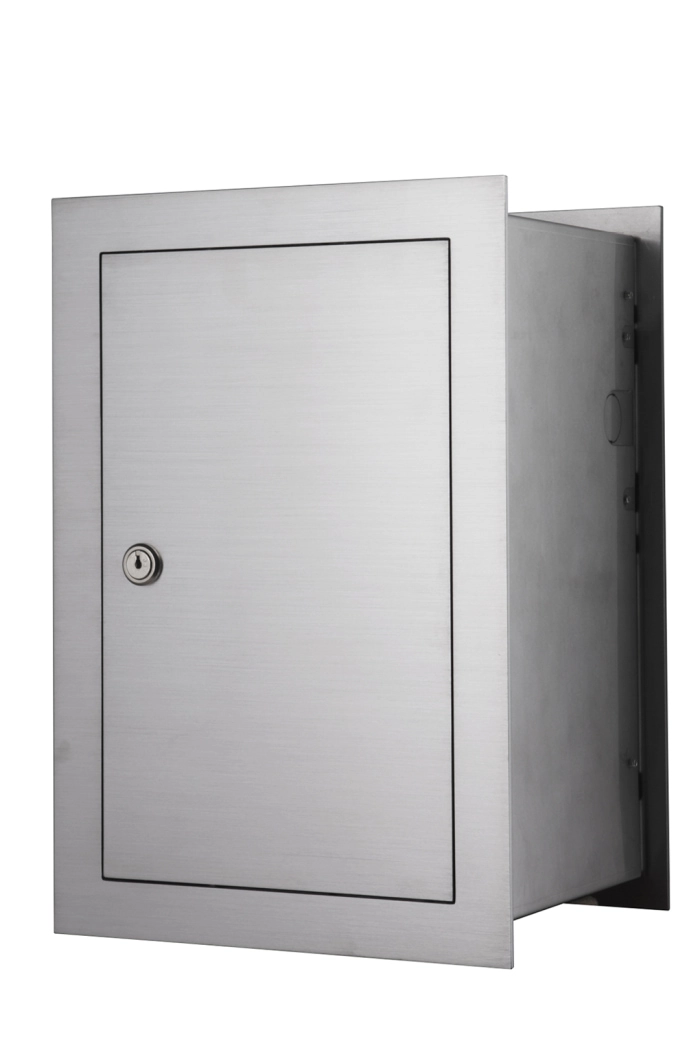 Inquadratura tre quarti cassetta postale dal design elegance Mylbox da esterno ad incasso ad apertura posteriore, modello Santiago MA18020 in acciaio inox.