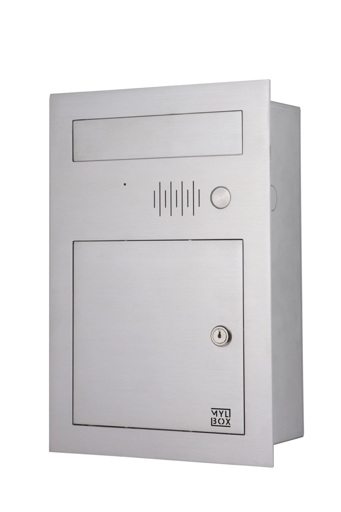 Inquadratura tre quarti cassetta postale particolare Made in Italy in acciaio inox Norman MA18010 progettata da Mylbox, compatibile con citofoni Comelit.