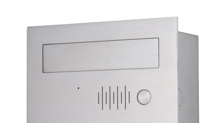 Dettaglio cassetta postale personalizzata premium in acciaio inox Mylbox con citofono, modello Santiago MA18020 compatibile con citofoni Comelit.