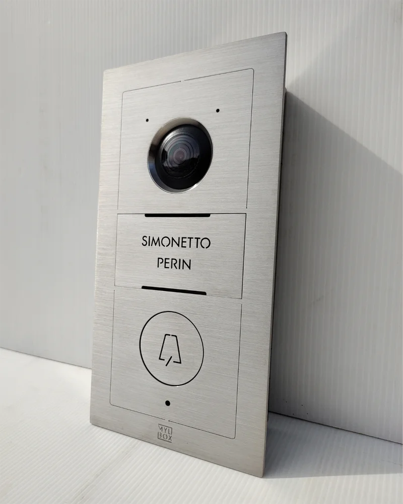cassetta postale con videocitofono Saarinen realizzazione