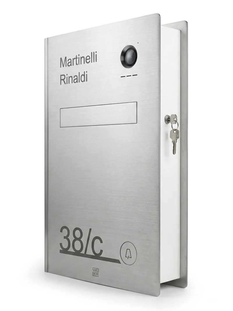 Videocitofono Philippe MA18310 con cassetta lettere in acciaio inox su misura dal design luxury originale Mylbox, da esterno con installazione a fissaggio a muro.