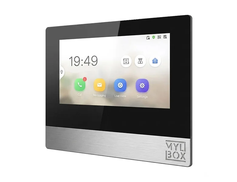 Inquadratura tre quarti schermo Mylbox touchscreen da 7” posti interni videocitofono Hikvision con controllo app e Wi-Fi.