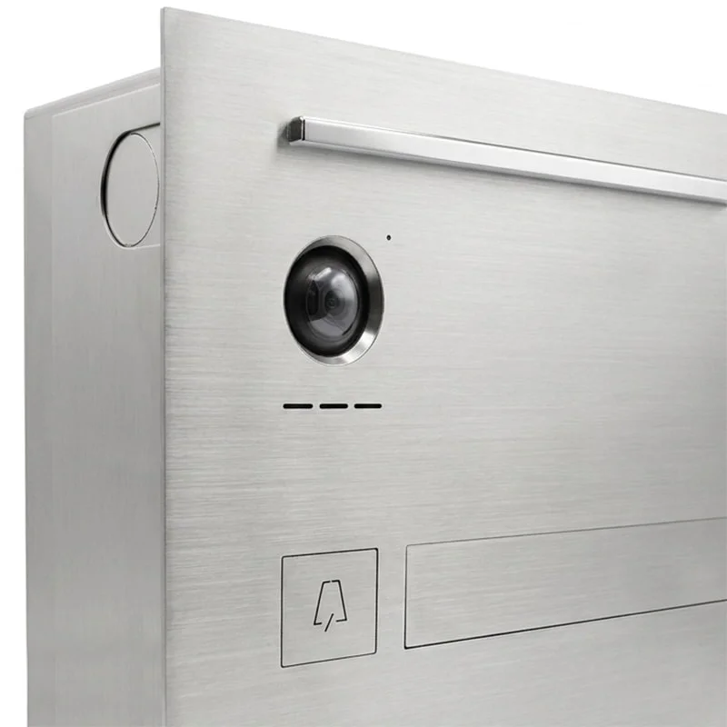 Dettaglio videocitofono per 4 appartamenti Hikvision con illuminazione a LED integrata, con cassetta postale da esterno in acciaio inox, modello David MA18610.