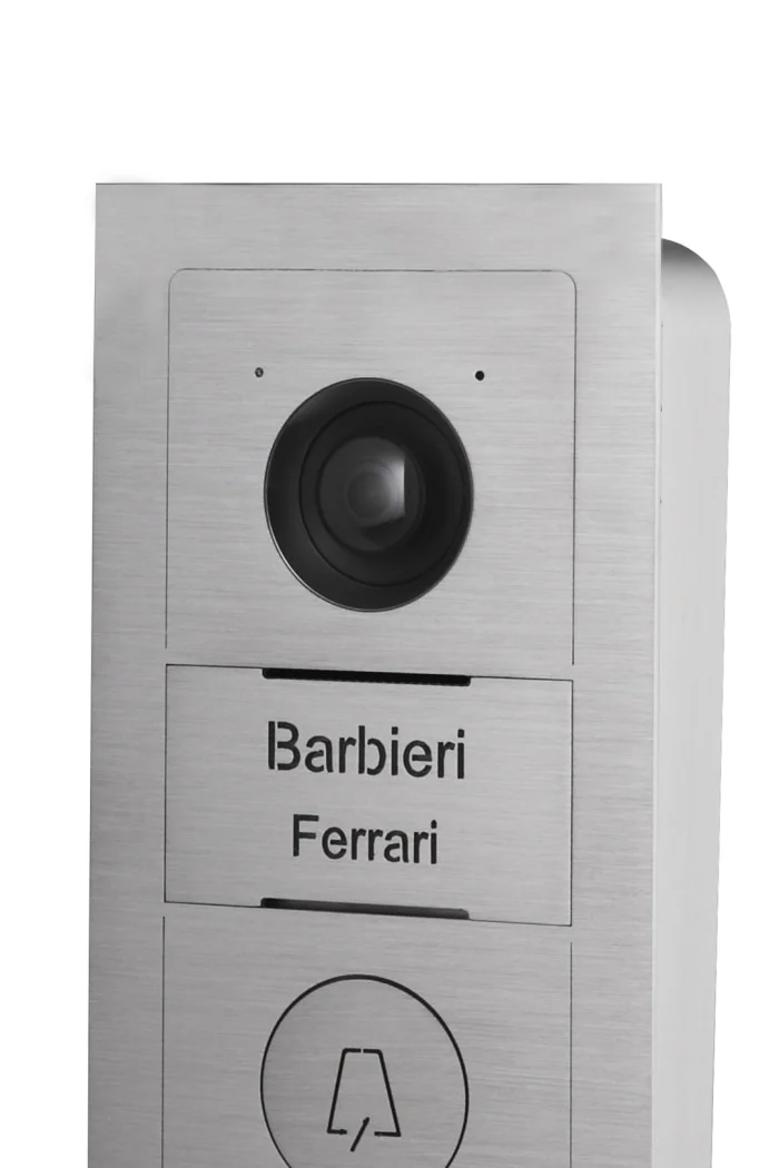 Inquadratura tre quarti videocitofono originale luxury Saarinen MA17910 e MA17920, costruito da Mylbox con l'eccellenza dell'acciaio inossidabile.